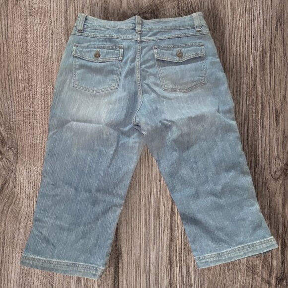 Light Wash Denim Capri Pants With Button Accents & Back Pockets - Picture 2 of 8